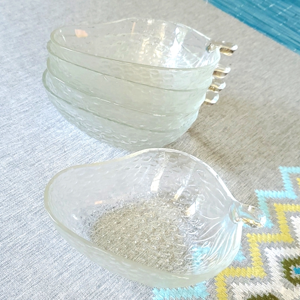 🍓 Vintage 5-Pc Strawberry Shaped Glass Dessert Bowl Set 🍓